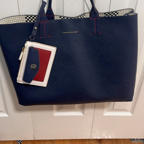 NWOT BEAUTIFUL reversible, Tommy Hilfiger purse, incl detachable, coin, purse - Picture 7 of 8